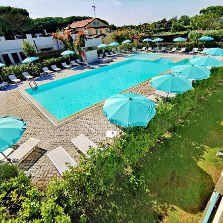 Apartments In Residence In Vada With Swimming Pool 450 Meters From The Sea Екстериор снимка