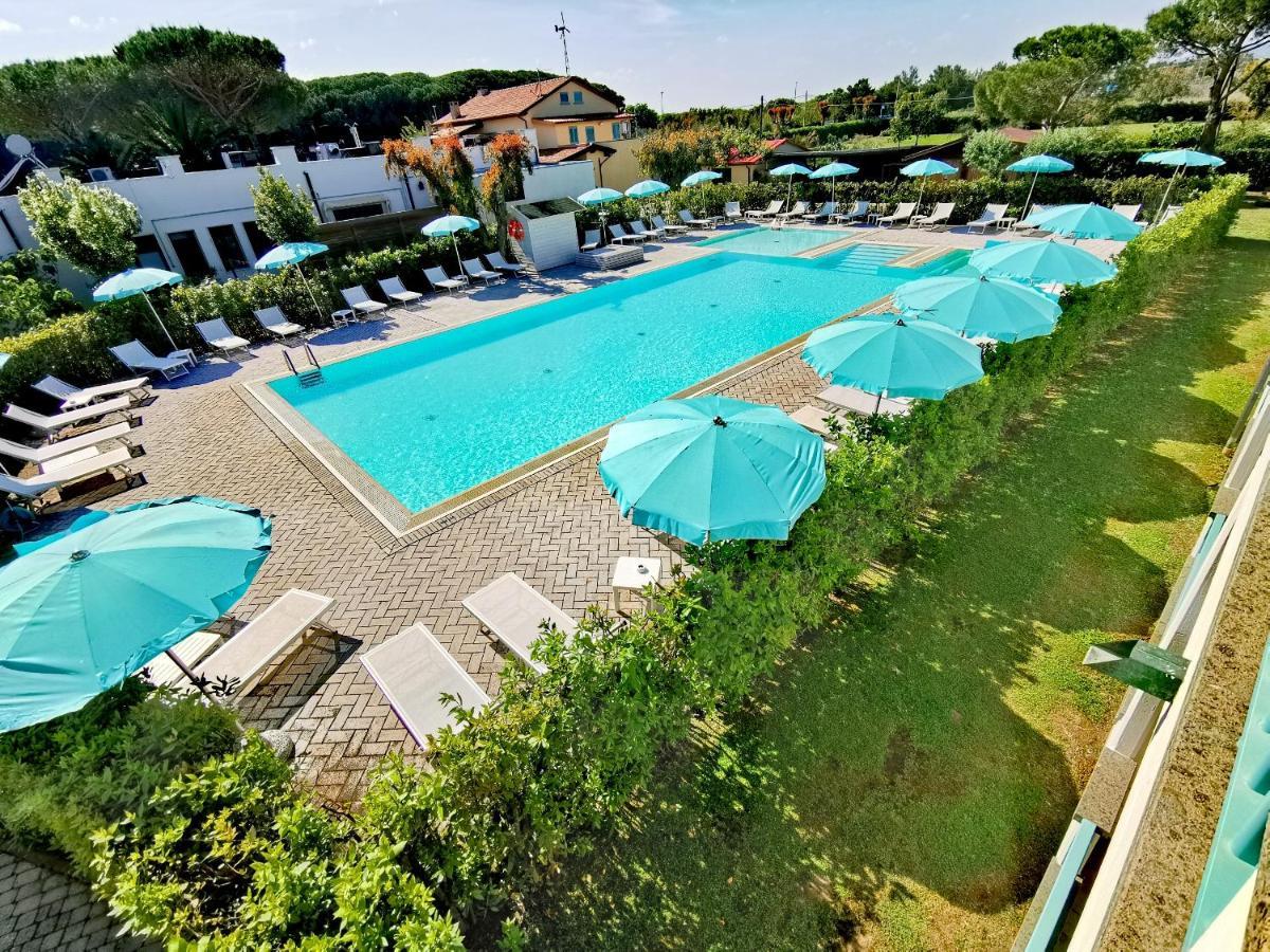 Apartments In Residence In Vada With Swimming Pool 450 Meters From The Sea Екстериор снимка